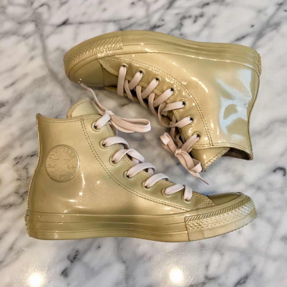 Converse - Hi-Top Sneakers (Size 6)